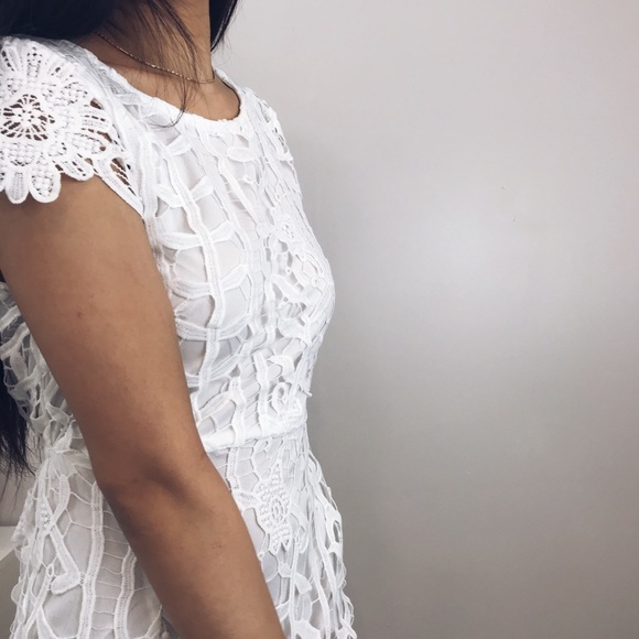 Delilah // White Lace Crotchet Dress - Picture 2 of 6